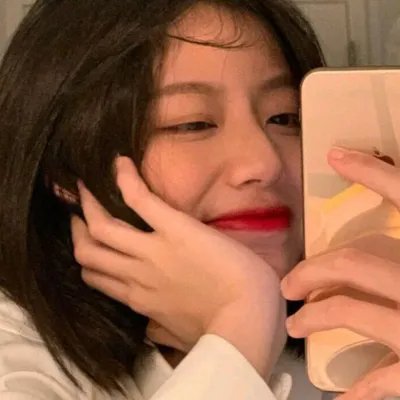 穿黑衣的女孩